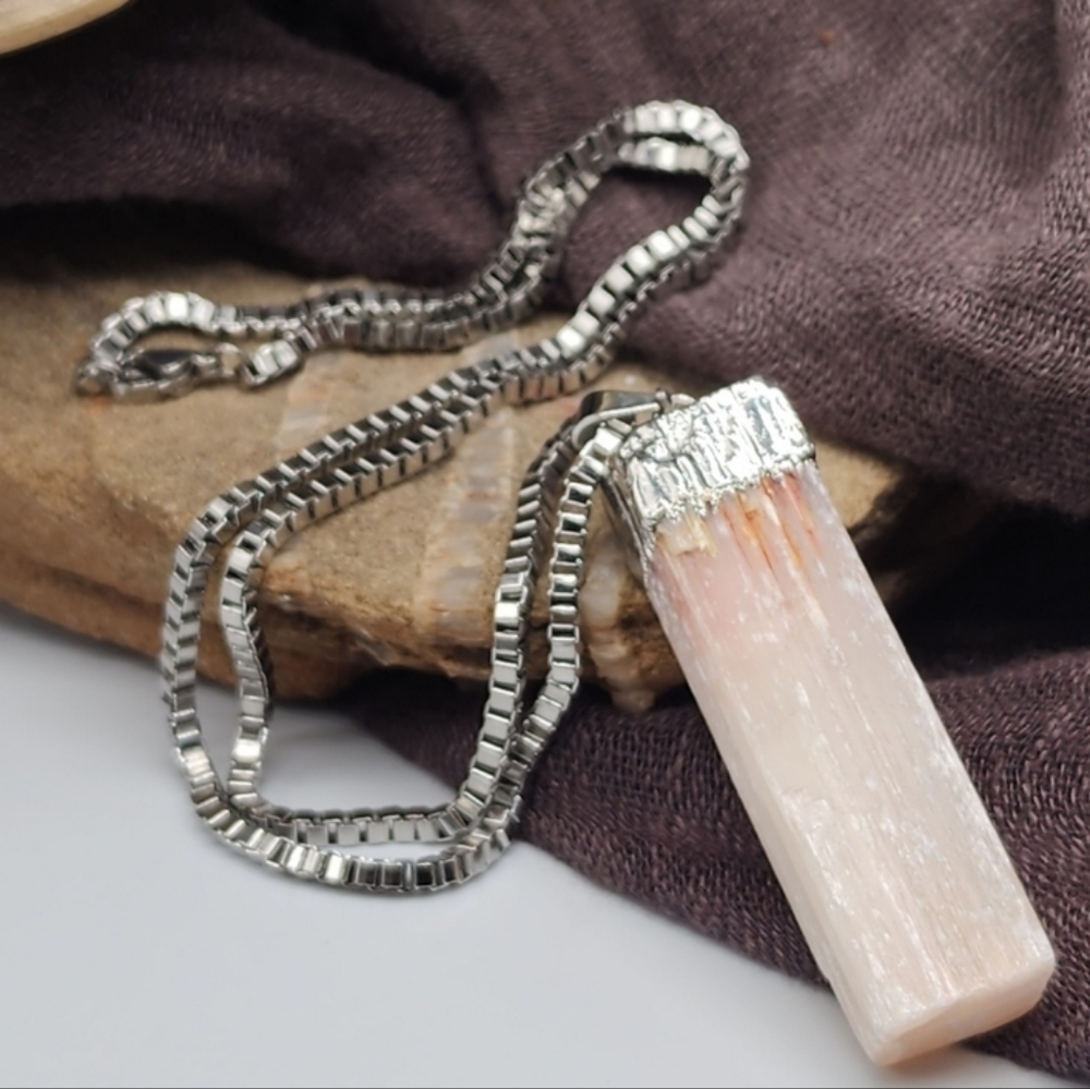 GENUINE STONE NUGGET WHITE TURMALIN Rhodium/925 Silver Pendant Chain